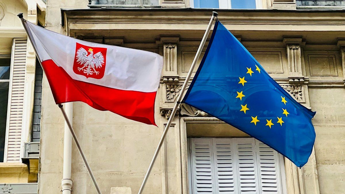 Українці сміються з польського перевороту
