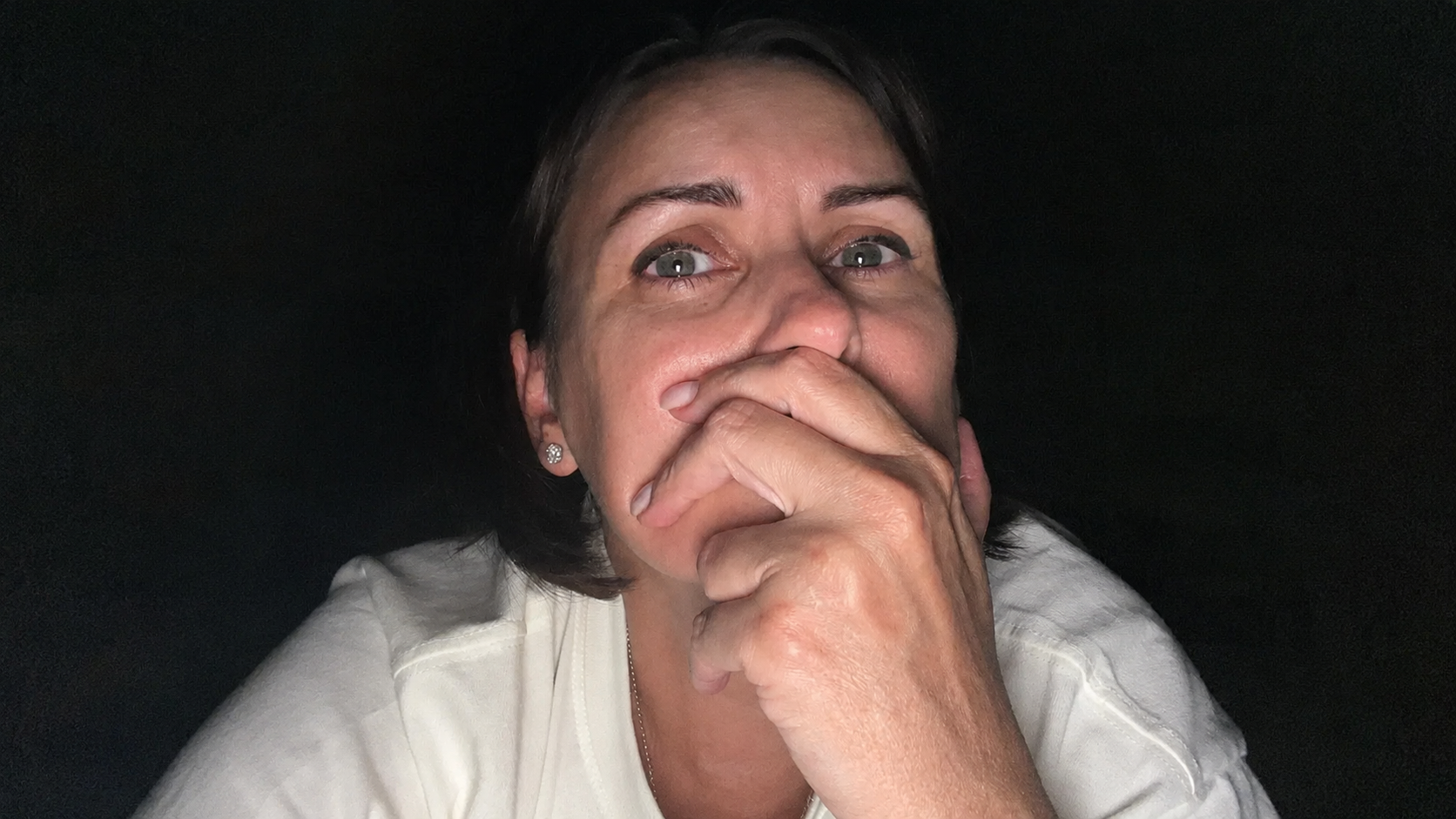 Будинок наче з картону»: Ліза Глінська розплакалася після нічної атаки на Київ