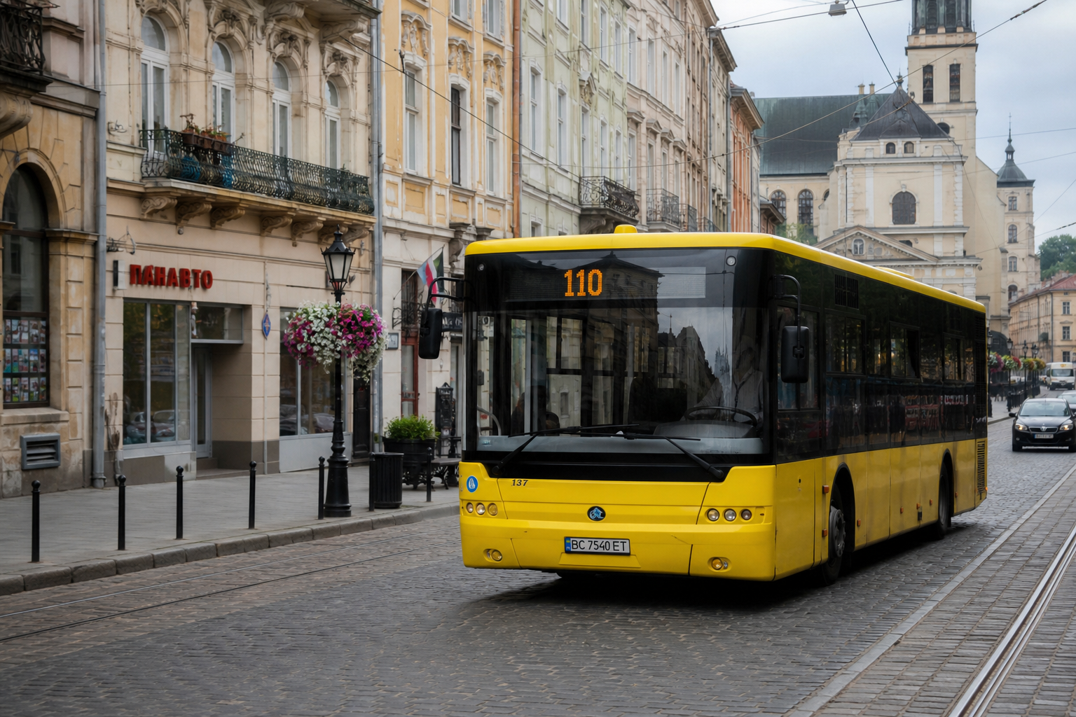 110 автобус (с. Чишки - Автостанція №6) на фоні Львів