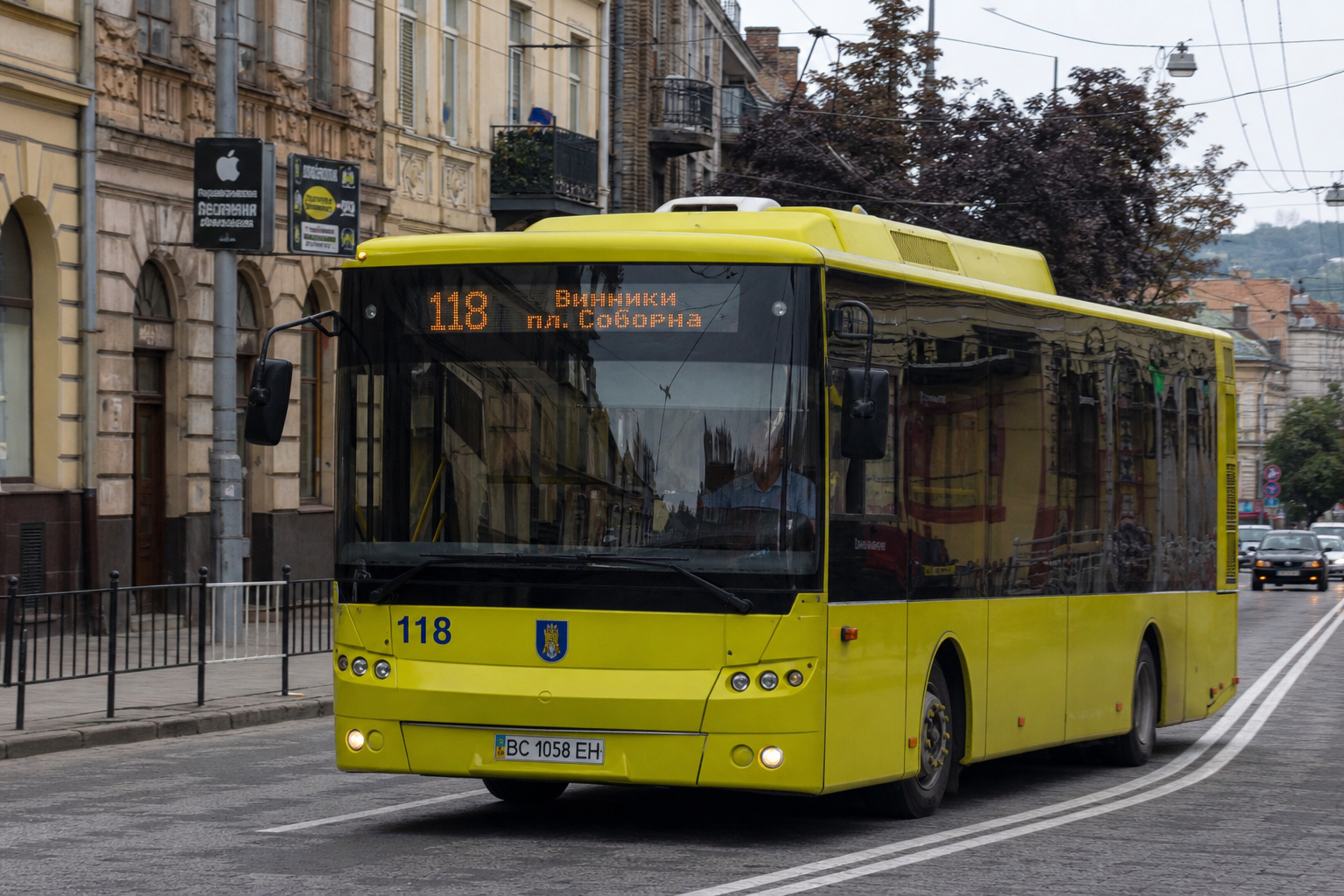 118 автобус (Приміський вокзал - Автостанція "Миколаїв") на фоні Львів