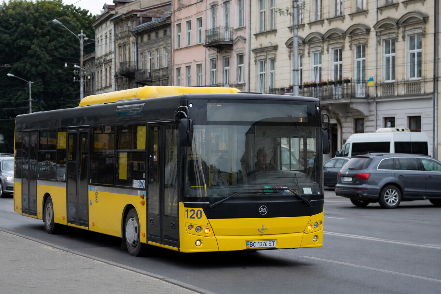 120 автобус (Автостанція №2 - с. Новий Яричів) на фоні Львів