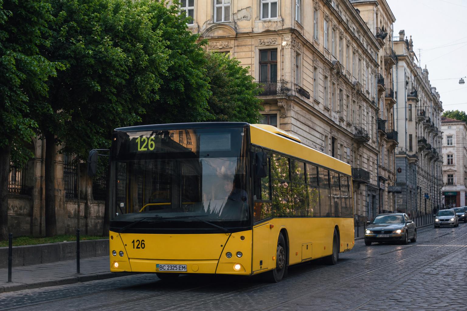 126 автобус (Приміський вокзал - Великий Любінь) на фоні Львів