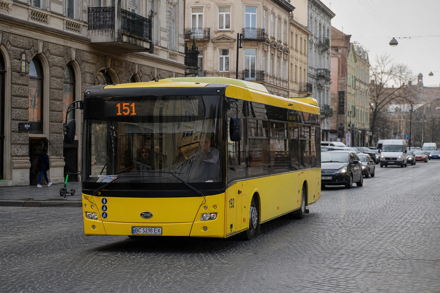 151 автобус (Автостанція №2 - м. Жовква) на фоні Львів