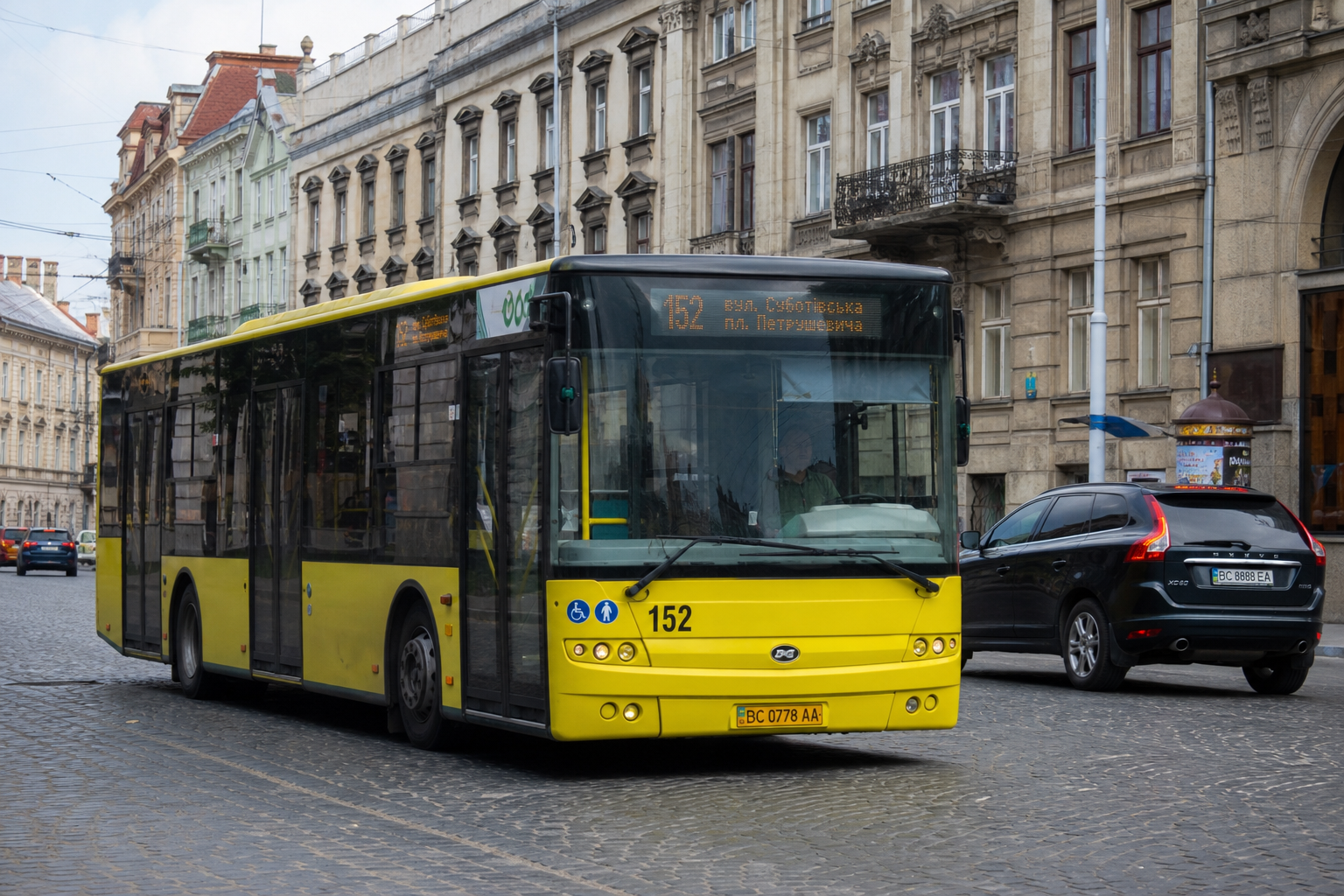 152 автобус (вул. Зернова - с. Мацошин) на фоні Львів