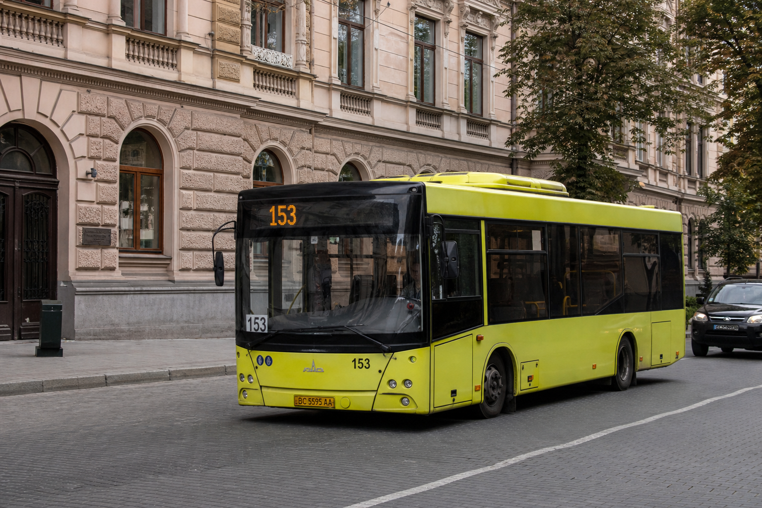 153 автобус (Автостанція №2 - м. Жовква (через с. Звертів)) на фоні Львів