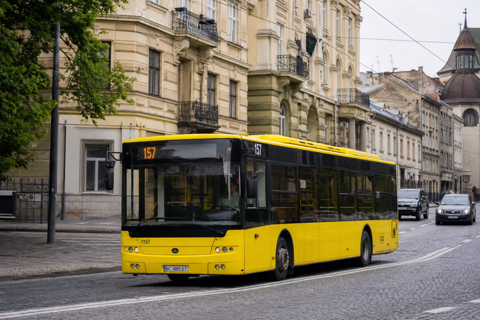 157 автобус (Львів Автостанція №2 - Забужжя) на фоні Львів