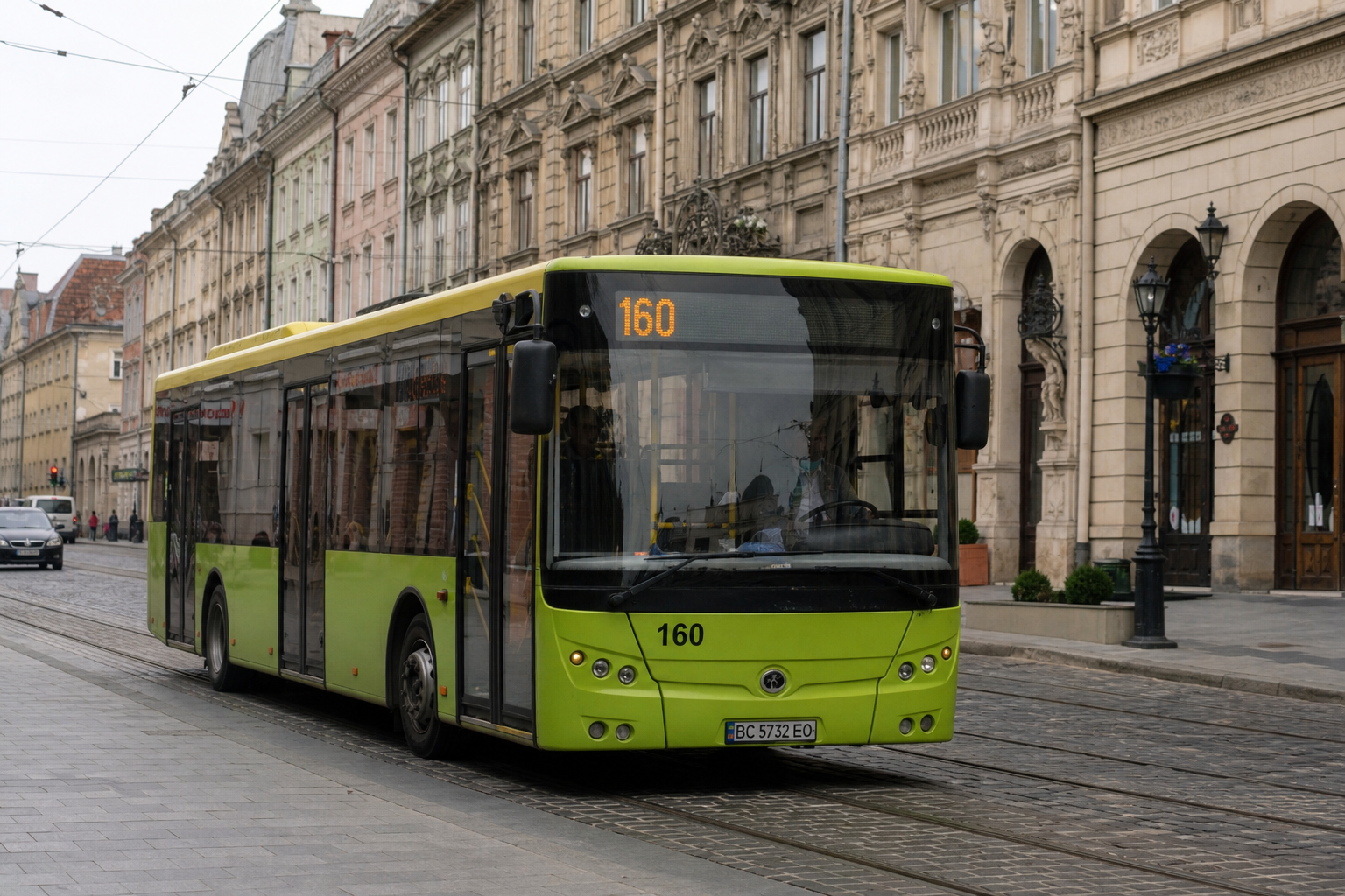 160 автобус (с. Давидів - Автостанція №5) на фоні Львів