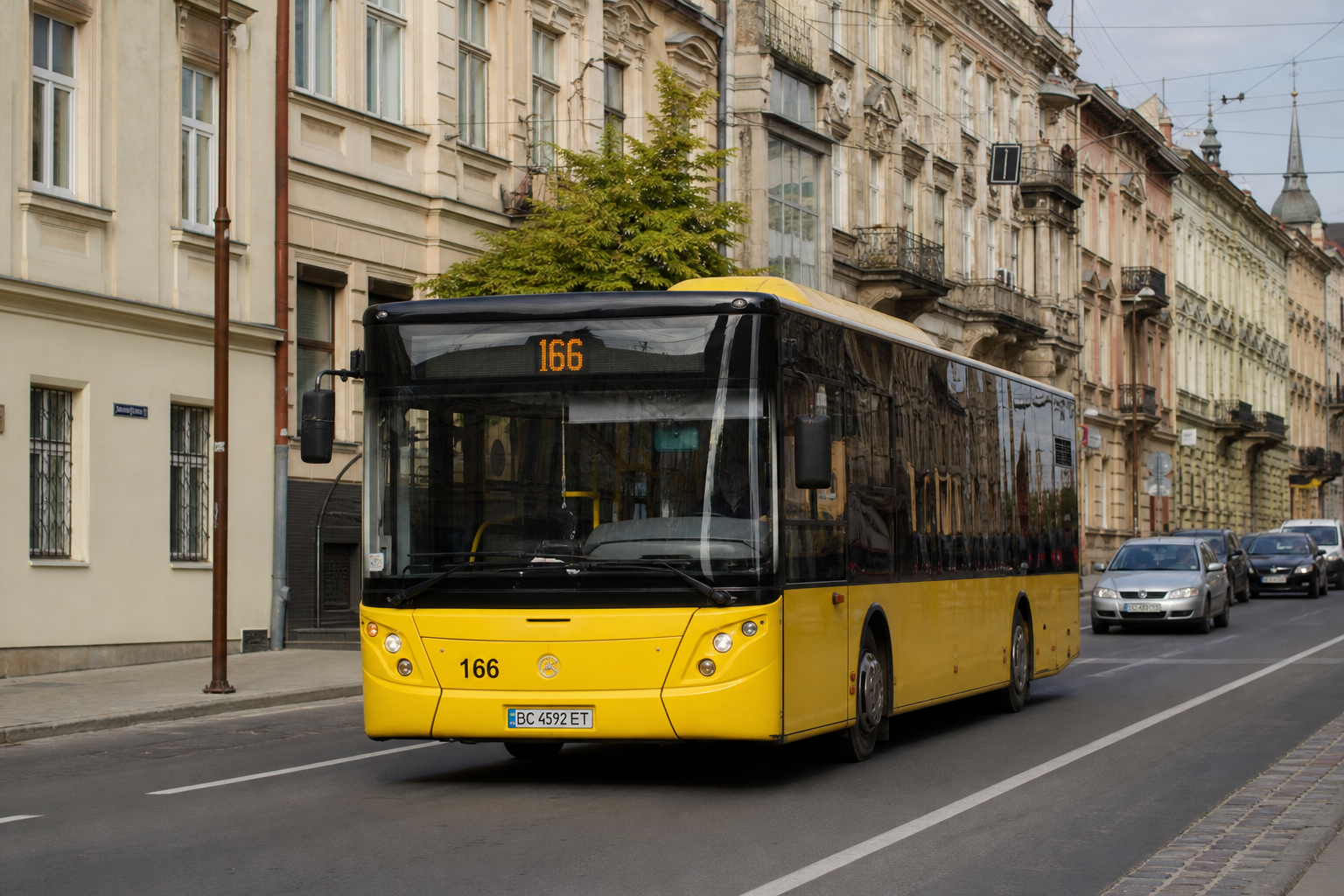 166 автобус (Автостанція №6 - м. Глиняни) на фоні Львів