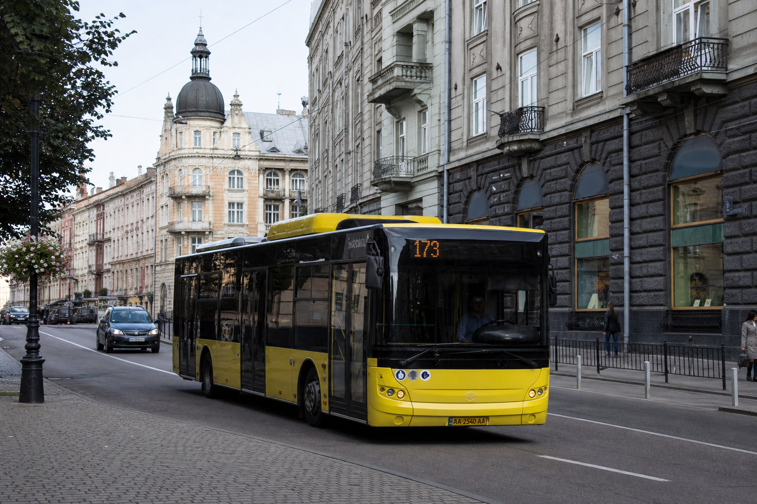 173 автобус (Автостанція №4 - Івано-Франкове - с. Мальчиці) на фоні Львів