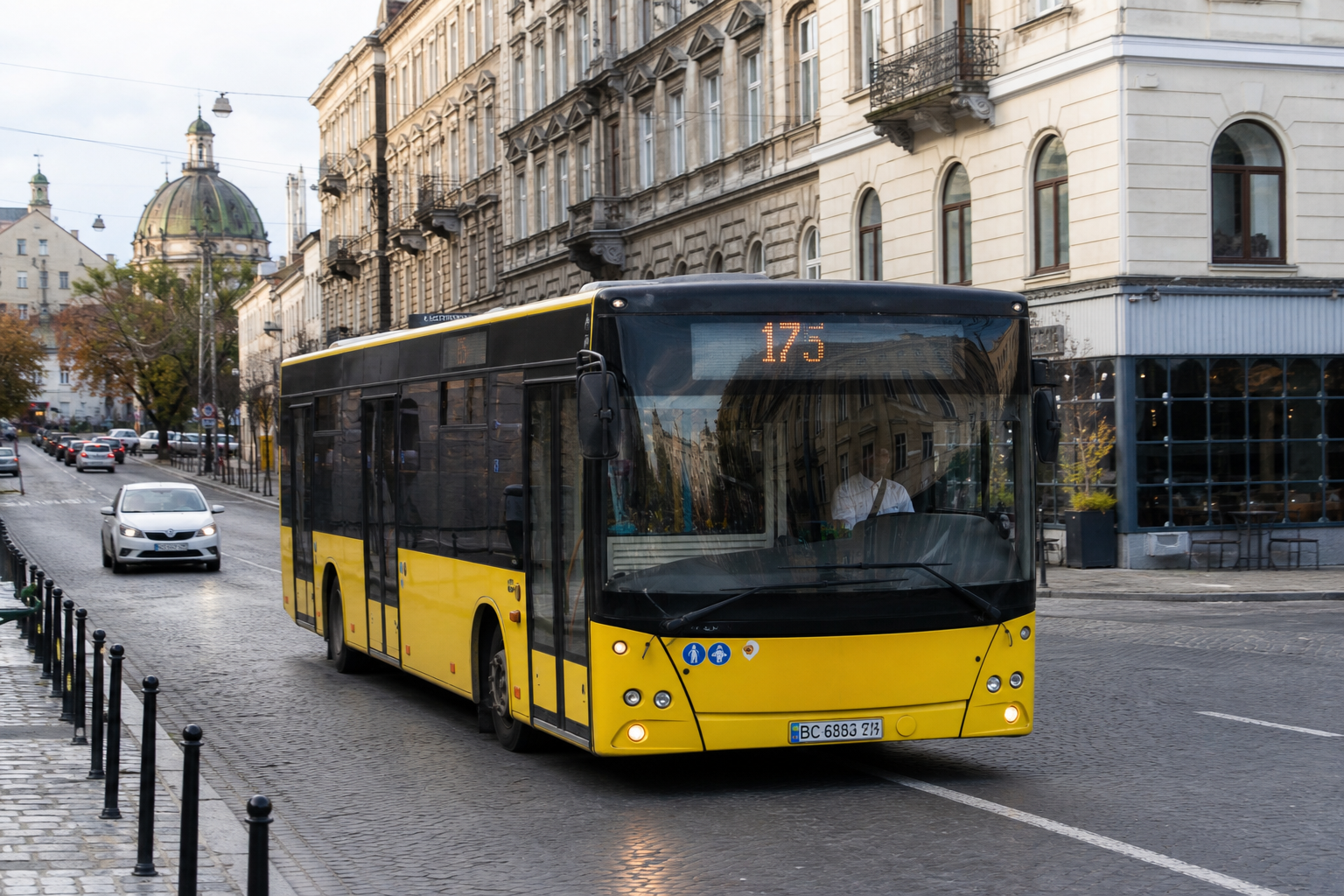 175 автобус (Автостанція №2 - с. Мокротин) на фоні Львів