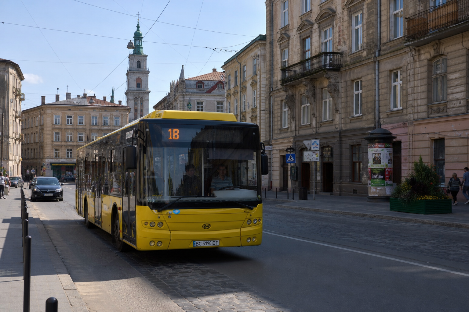 18 автобус (Суботівська - Тракт Глинянський) на фоні Львів