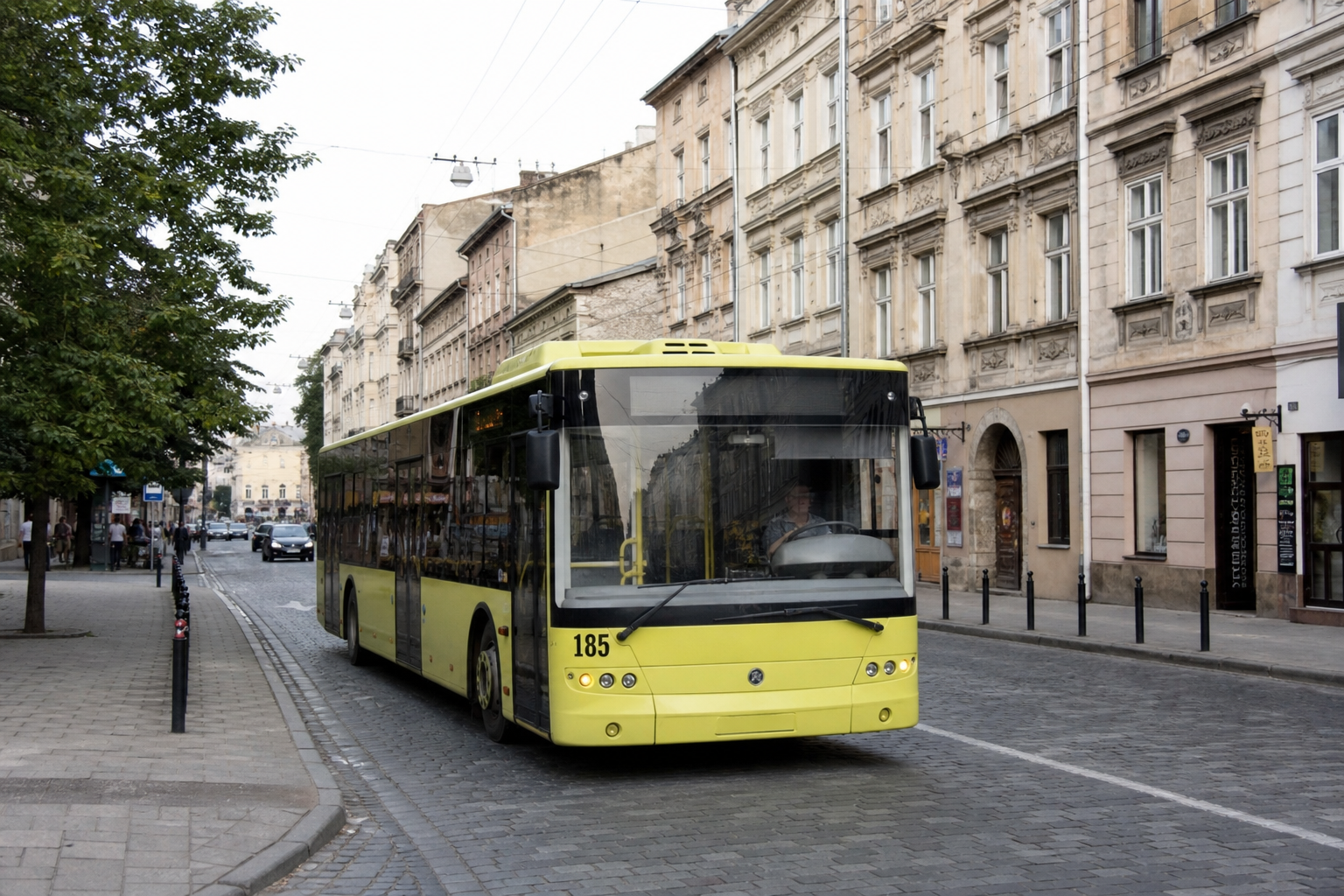 185 автобус (Автостанція №3 - Городок) на фоні Львів