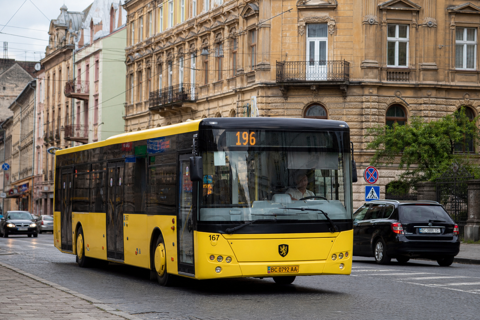 196 автобус (Приміський вокзал - Великий Любінь) на фоні Львів