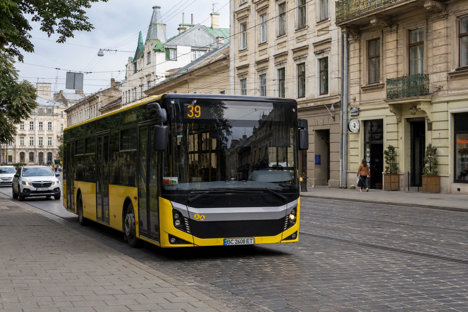 39 автобус (Грінченка - Богданівська) на фоні Львів