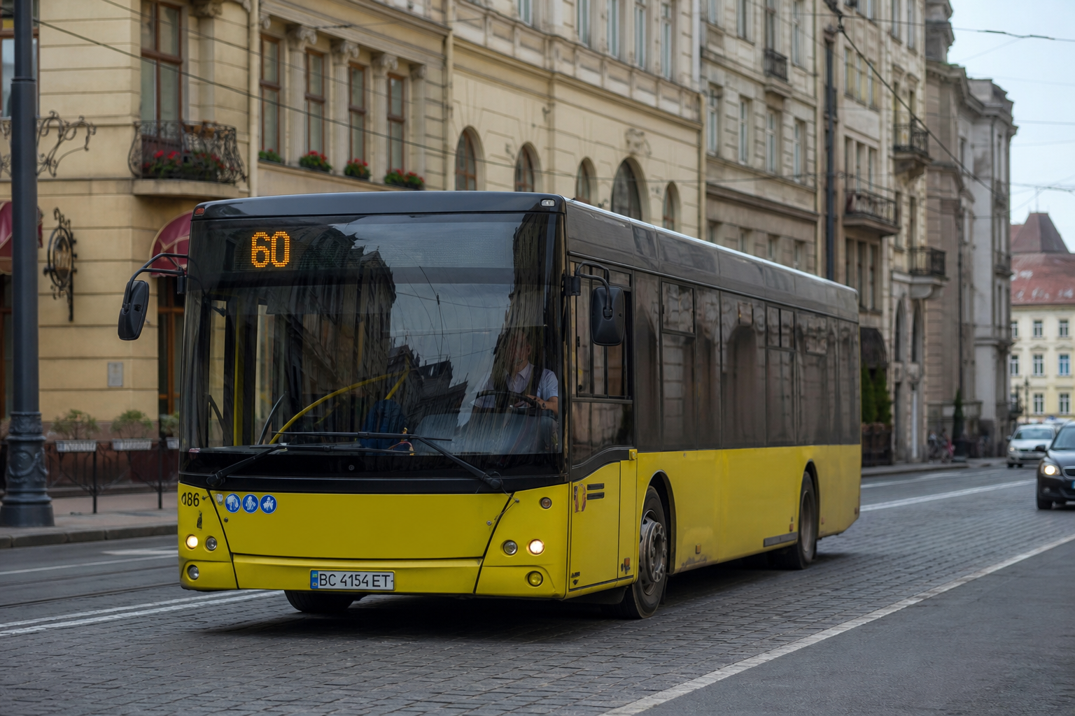 60 автобус (Площа Різні - Ситихів) на фоні Львів