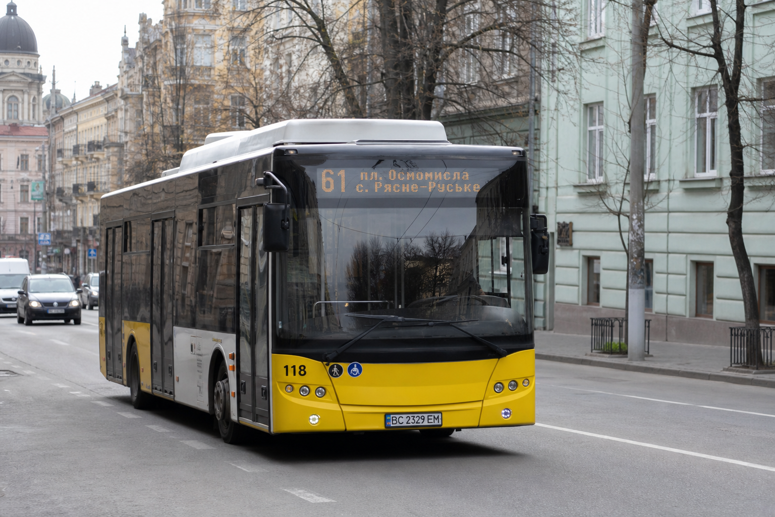61 автобус (Підрясне - Підбірці) на фоні Львів